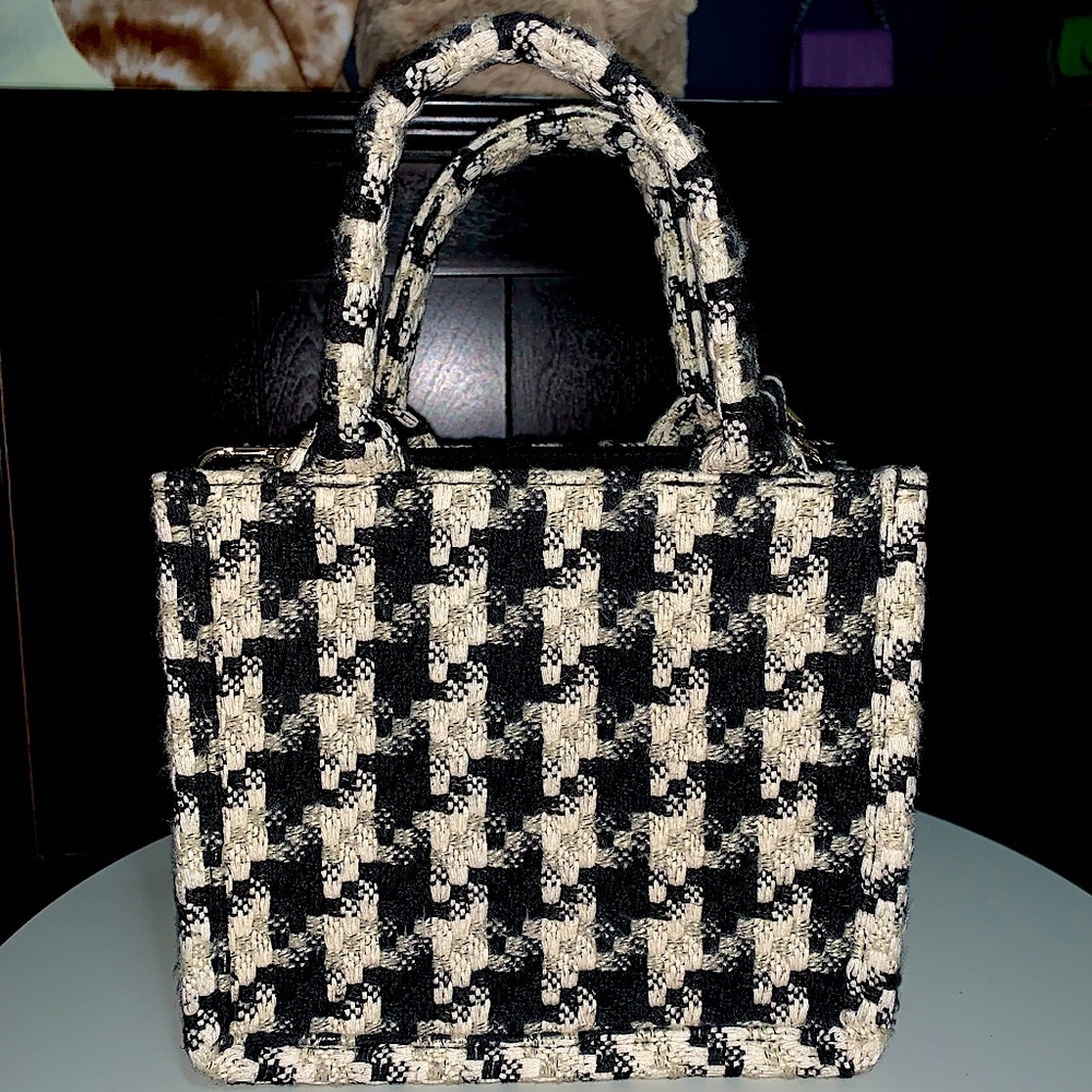 Small houndstooth patterned handbag